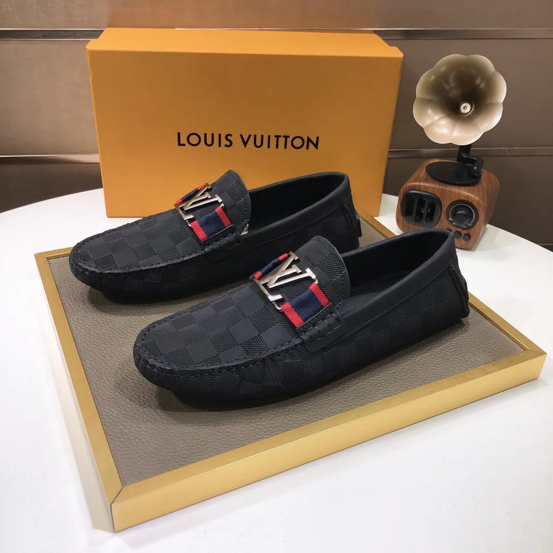 Men's men's shoes 💰420💰 [LV Doudou Shoes] (sheepskin lining) new model is on the market, available on the official website. The new Doudou shoes are processed into single-color materials, and the uppers are made of imported cowhide material. The body of the shoe is fully hemmed with mark thread, and is lined with imported original cowhide leather. The elegant shoe shape is super suitable for all-matching, and the size is 38-44.
